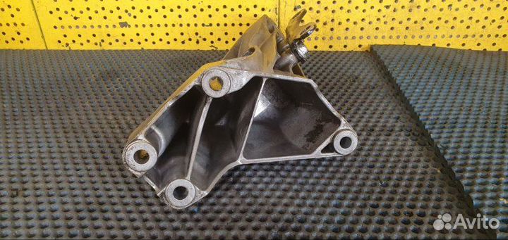 Кронштейн двигателя задний Vw Transporter T5