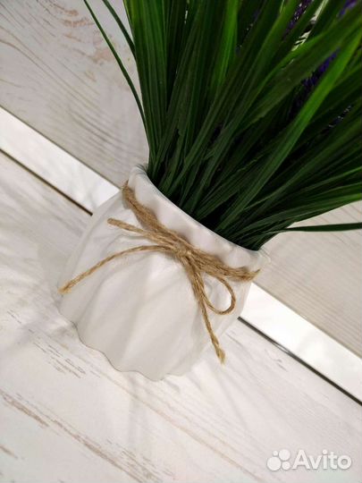 Осока в гипсовом кашпо. Искусственные растения