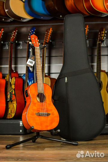 Укулеле баритон с подключением ortega (Комплект)