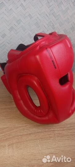 Боксёрские перчатки 8oz и шлем Decathlon