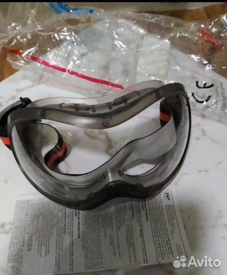 Очки защитные закрытого новые