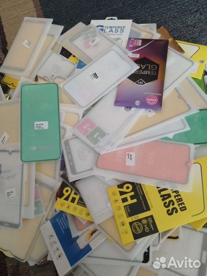 Защитные стекла 220штук