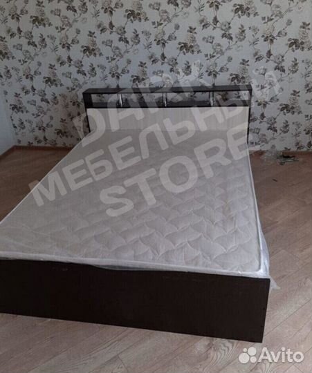Кровать двуспальная