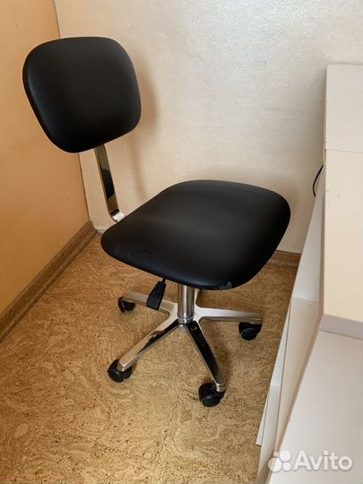 Маникюрный стул