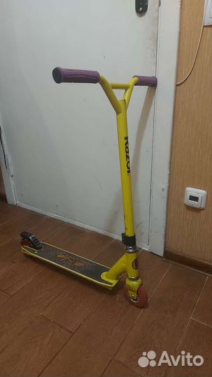 Трюковой самокат Razor Beast