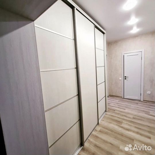 Современный шкаф купе