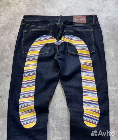 Джинсы Evisu