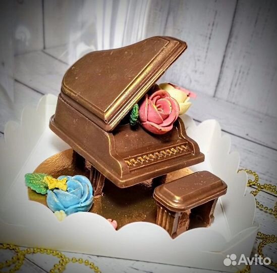 Цветочек в горшке из шоколада, пианино, туфельке