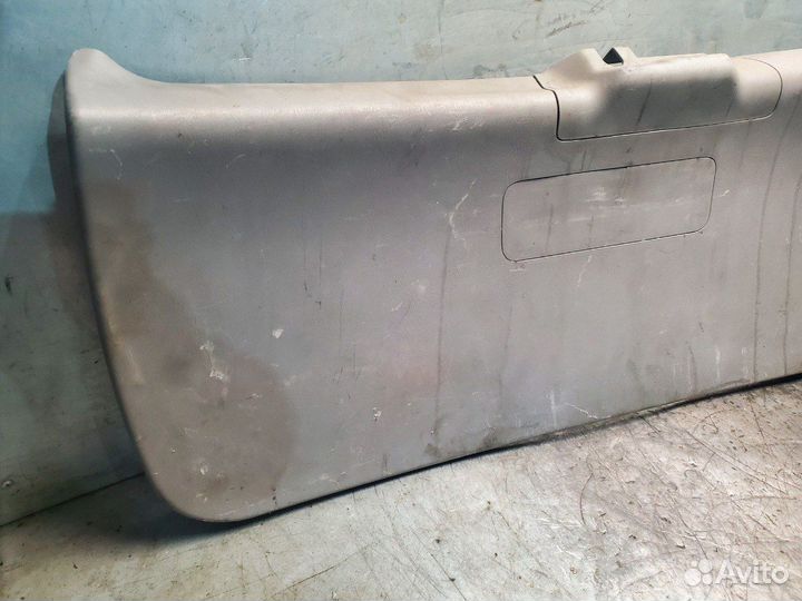 Pontiac Vibe Обшивка двери багажника