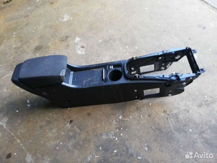 Подлокотник Opel Astra J 2009-2012