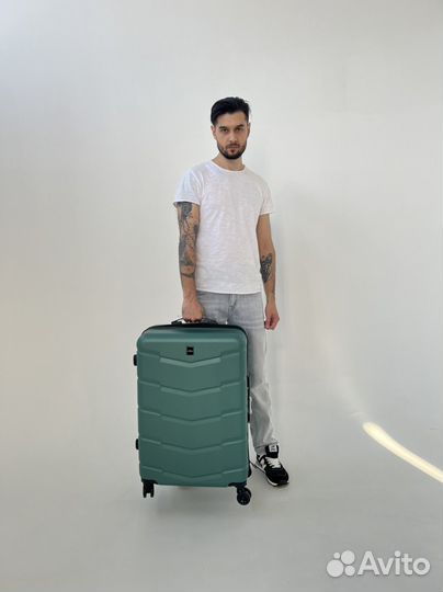 Чемодан новый