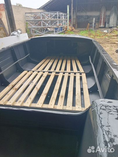 Моторная лодка с мотором