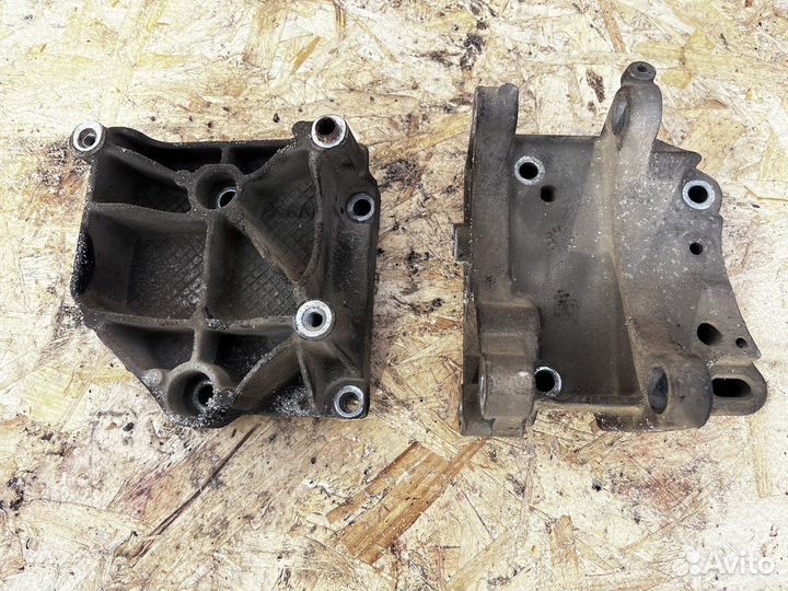 Кронштейн двигателя Ситроен с4