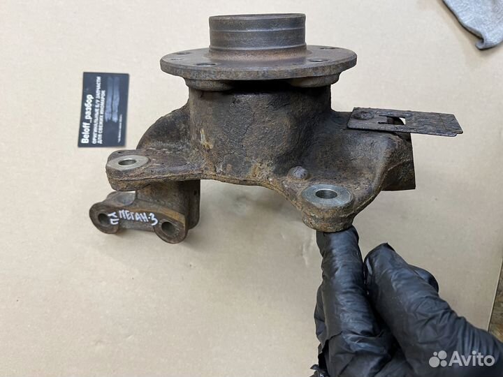 Кулак передний левый Меган 3 Флюенс Рено