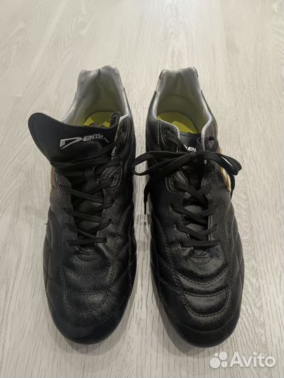 Футбольные бутсы