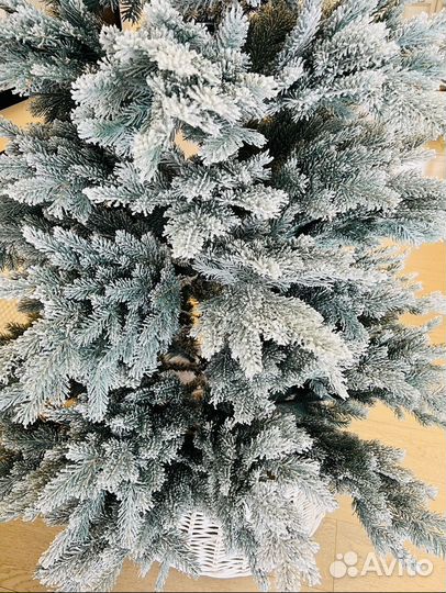 Елка искусственная литая заснеженная, 215 см