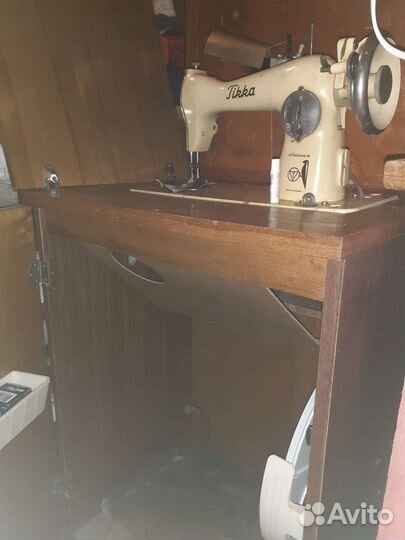 Швейная машинка тикка со столом