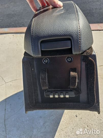 Подлокотник xc90