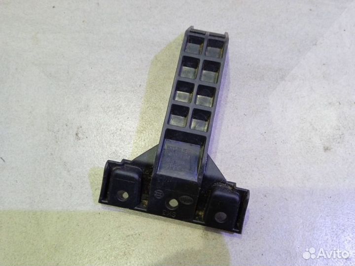 Кронштейн усилителя заднего бампера