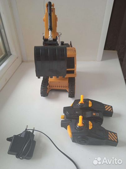 Экскаватор игрушка
