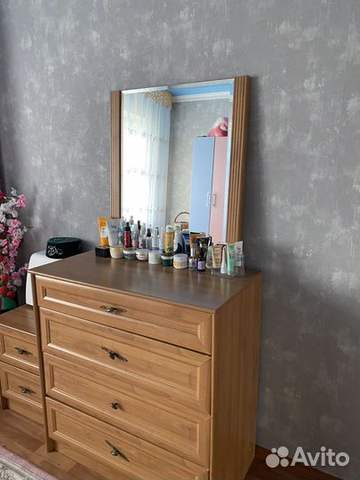 Трюмо с зеркалом