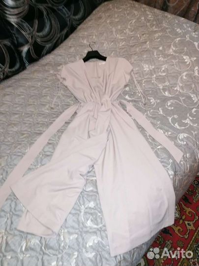 Стильный комбинезон новый