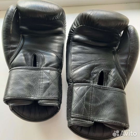 Боксерские перчатки