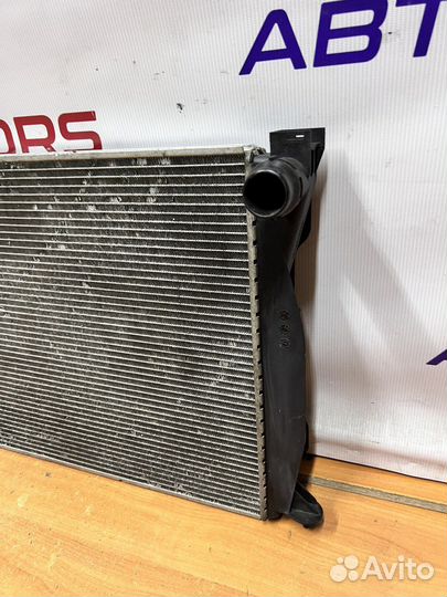 Audi A6 C6 Радиатор охлаждения двигателя