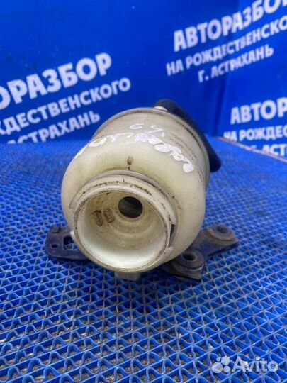 Бачок гидроусилителя Nissan Cefiro A33 седан VQ20