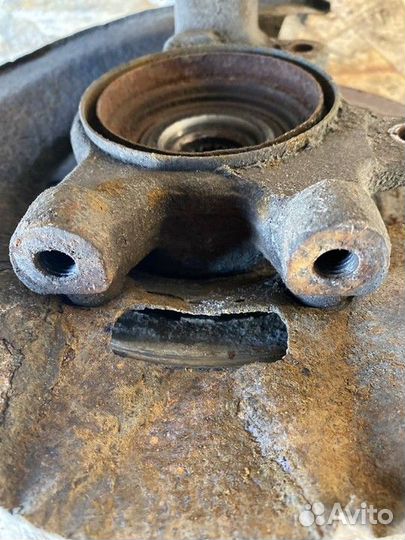 Кулак поворотный передний левый LADA Kalina