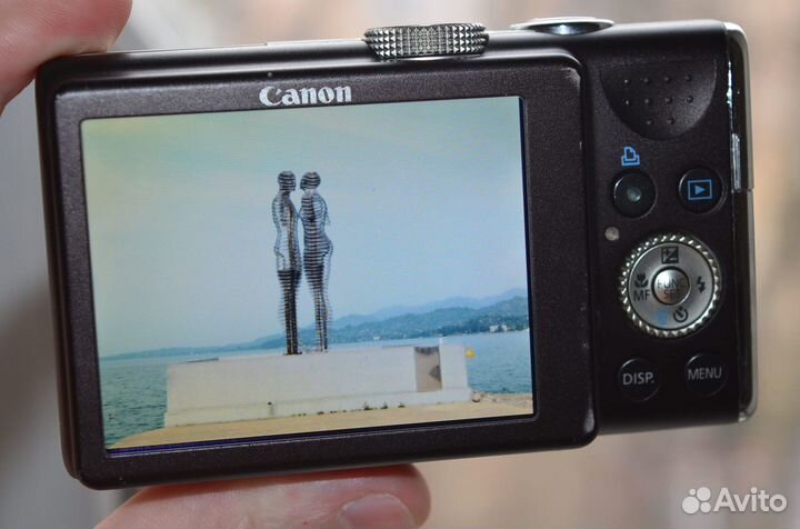 Canon PowerShot SX200 is