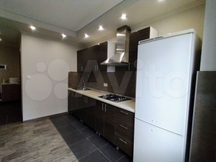 2-к. квартира, 64 м², 1/10 эт.