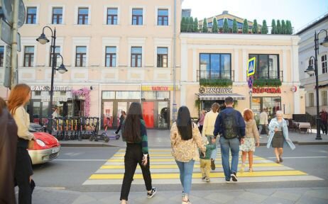 Площадь торговая у метро