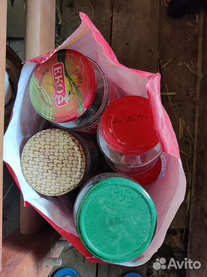 Продам много банок с закручивающимися крышками