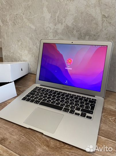 Apple MacBook air 13 2020 выпуска (отл сост)