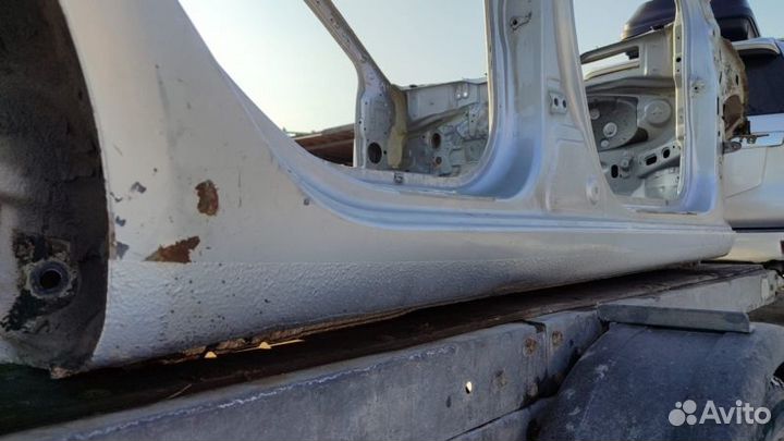 Порог правый Kia Rio