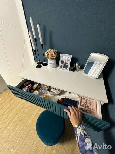 Туалетный столик-подвесной