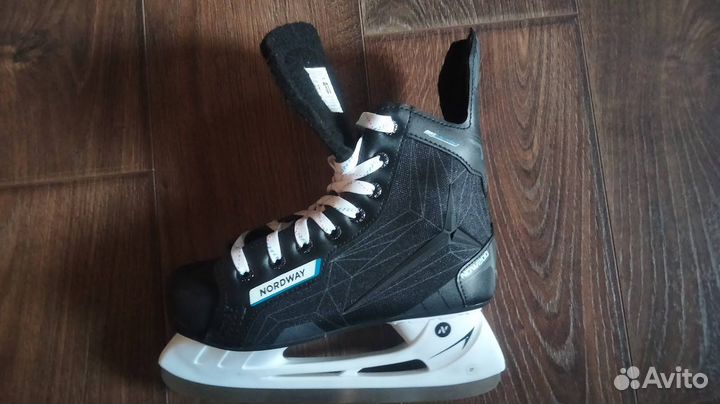 Продам коньки хоккейные детские Nordway 200