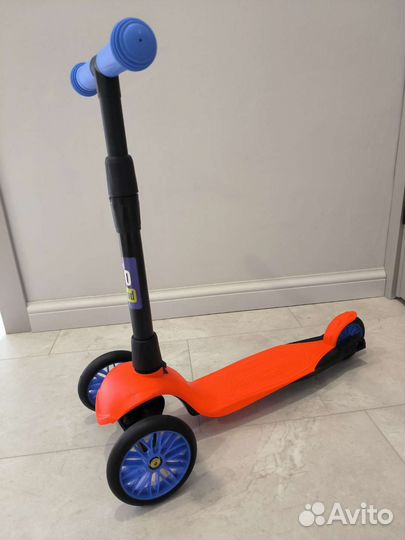 Самокат детский трехколесный новый