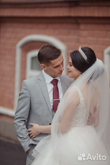 Свадебное платье со шлейфом