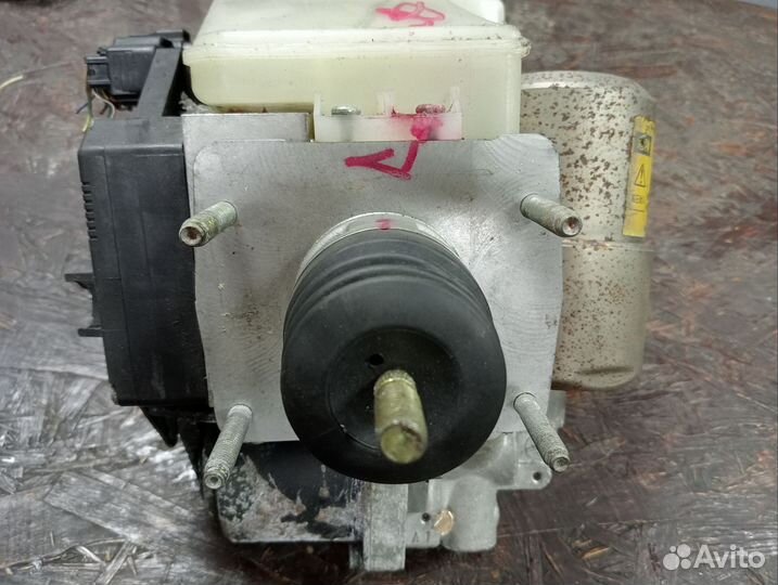 Главный тормозной цилиндр блок ABS Тойота Лексус