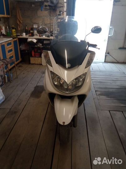 Макси-скутер Yamaha Majesty 400