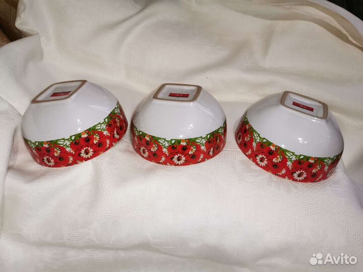 Салатник. Супница. Тарелки чайные. Блюдца