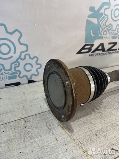 Привод передний правый Mitsubishi Pajero 4