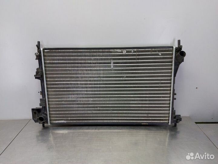 Радиатор охлаждения двигателя Opel Vectra C Z16XER