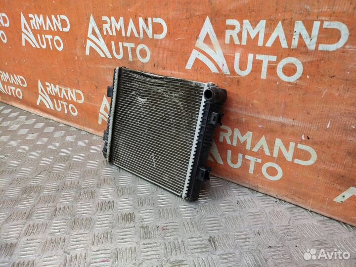 Радиатор двс дополнительный правый Mercedes