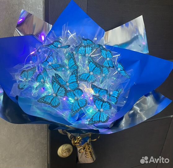 Светящийся букет из 25 бабочек