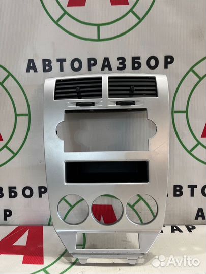 Центральная консоль Dodge Caliber 2007