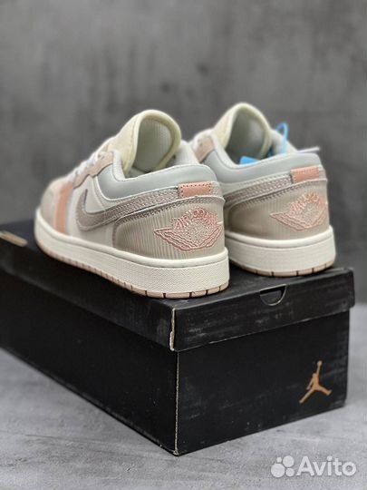 Кроссовки женские Nike Air Jordan 1 Low кожаные