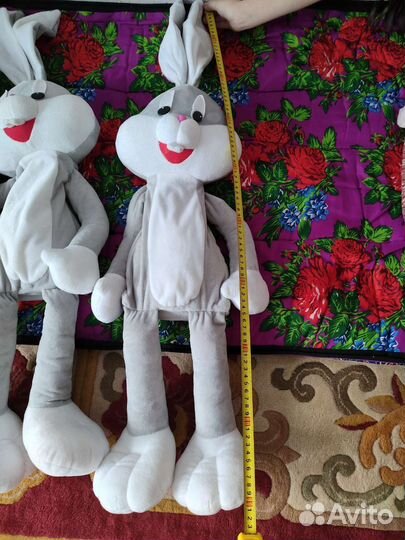 Большой плюшевый заяц Бакс Банни